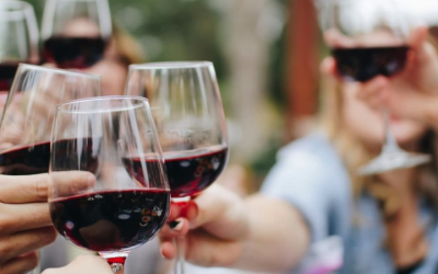 EL ARTE Y LA TÉCNICA DE SERVIR EL VINO EN SU PUNTO EXACTO